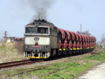 S prvním vlakem štěrku ze Skašova v roce 2006 projíždí stroj 754 079-2 Lobodicemi   Foto: Rosťa Kolmačka
