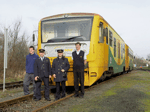 Společný snímek vlakového doprovodu s "Regionovou" 814 028-7/914 028-6 byl pořízen v Tovačově   Foto: Stanislav Plachý