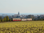Méně běžný záběr osobního vlaku u Kojetína zachycuje odpolední spoj do Tovačova s hnacím vozem 850 044-9 dne   Foto: Jaroslav Valeš