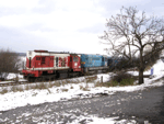 Dvojice strojů 740 869-3 a 740 518-6 odjíždí v čele vlaku vozů na řepu z Uhřičic do Lobodic   Foto: Rosťa Kolmačka