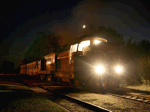 Už za úplné tmy, prosvěcované pouze dorůstajícím Měsícem, přivezl "Faur" LDH125-038 soupravu zvláštního vlaku na příští dny do Tovačova   Foto: Michal Boček