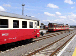 Ve stanici Kroměříž se hodně neobvyklé křižování vlaků od a do Zborovic, vedených motorovými vozy 831 183-9 a 851 005-9, odehrálo dne   Foto: Rosťa Kolmačka