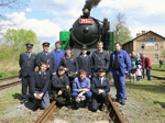 Památeční skupinový snímek vlakového personálu před "Béeskou" 213.901 samozřejmě nemůže chybět...   Foto: Stanislav Plachý