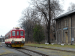 Za nepříliš vlídného počasí dorazil do Tovačova motorový vůz 842 019-2 se snímkůchtivými železničními fotografy dne   Foto: Aleš Krška
