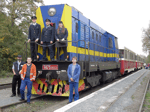 Nezbytný společný snímek personálu zvláštního vlaku na nádraží v Tovačově   Foto: Stanislav Plachý