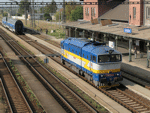 Lokomotiva 750 333-7 objíždí svou soupravu pro výlovové zvláštní vlaky na nádraží v Kojetíně   Foto: Rosťa Kolmačka